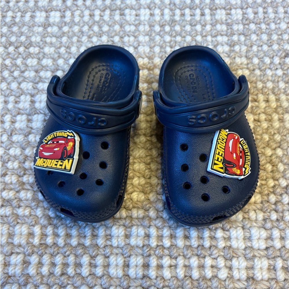 CROCS Navy Kids Clogs with Lightning McQueen Gibits